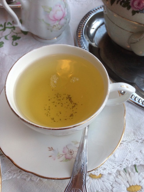 Yellow Oolong at Bea’s Vintage Tearooms in Bath, UK. Pretty sure this came from JING, judging 