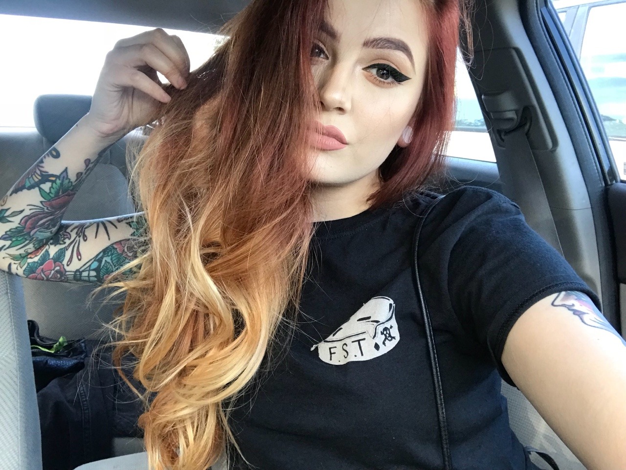 amyhugsx:  i wanna act like i can feel something