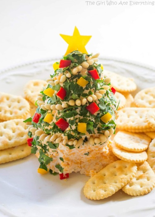 foodffs:  Christmas Cheese Tree Follow for recipes Get your FoodFfs stuff here