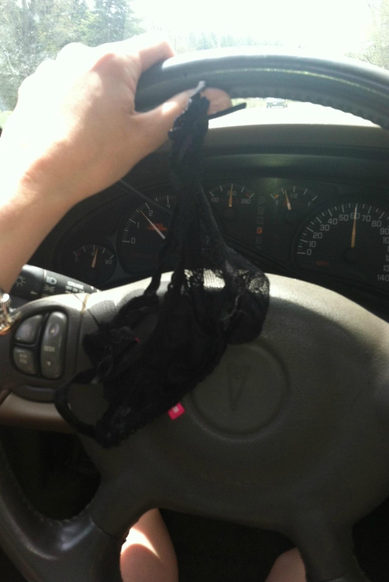 shooting-myself:  The rest of the car selfies…Feel free to submit here: http://www.selfshotpictures.com/submit