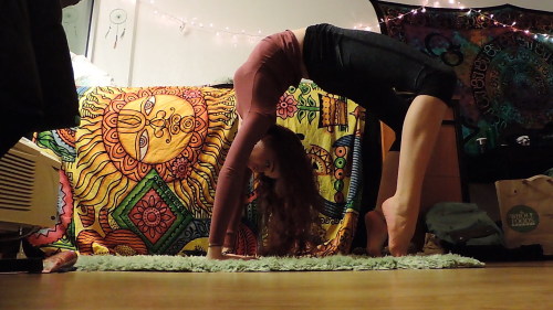 lovelyaquarelle:  My favorite back stretches.  