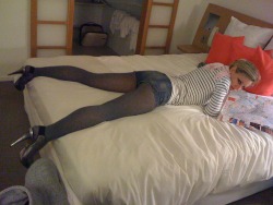 tightsobsession:  Posing in wool tights with