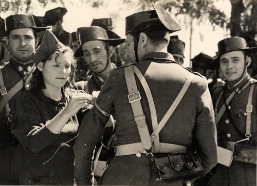 redarmyscreaming:Milicianas during the Spanish Civil War