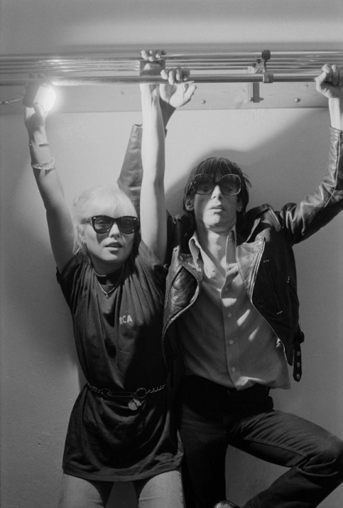 wollyspeed: evalalaluna:   twixnmix: Debbie Harry and   Iggy Pop photographed by Chris Stein, 1977.    Woah.   Qq 