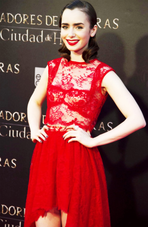 lizthefangirl: dailylilycollins: Lily at the Madrid Premiere omg