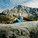 jonsnows: Emilia Clarke being adorable.