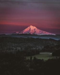 gespenst01: amazinglybeautifulphotography: Mt. Hood during sunset [OC] [2400x3000] - jonevogel 