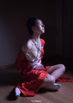 ROPE MAGiC: via “ASOBI&quot;, featuring Fuyuka, photograph and ropework by Reiji Suzuki, February 2017