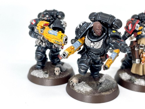 Primaris Hellblasters for my Black Templars. Had a ton of fun converting and painting up these bois!