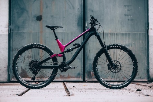 aces5050:(via Canyon Torque CF 9.0 Review - Rock and roll all night and party every day! | ENDURO Mo