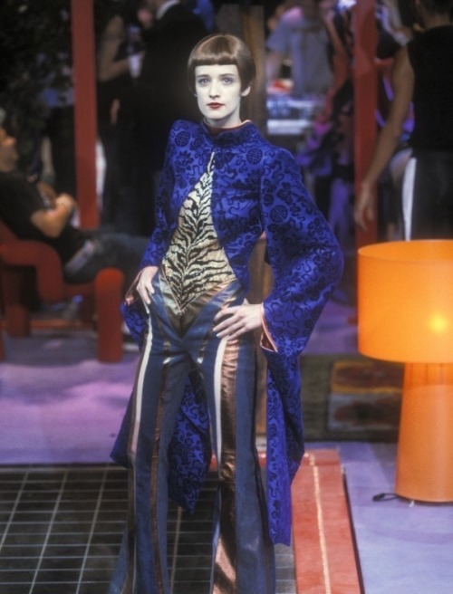 evilrashida:Givenchy by Alexander McQueen Fall/Winter 2000 Haute Couture. 