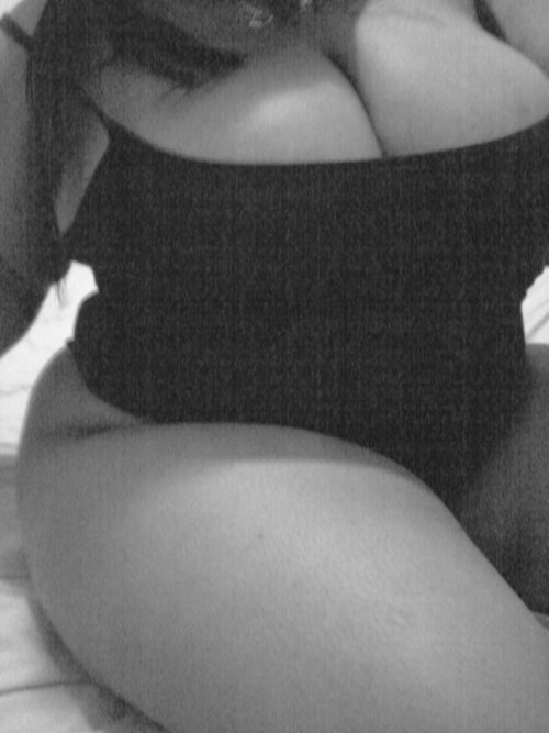 bustyspice:  Snuggly | 3:43AM..