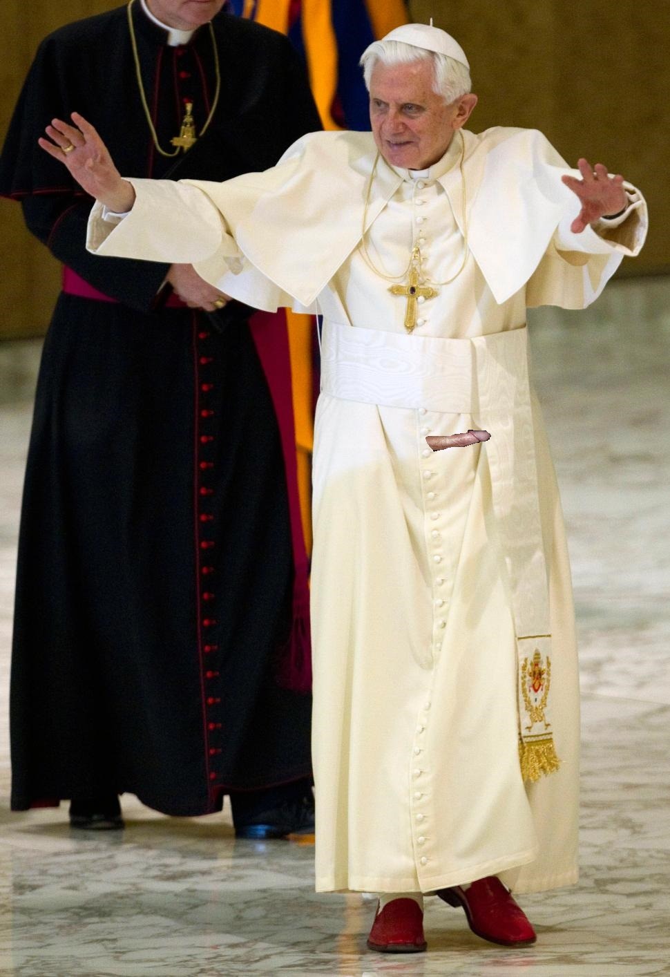 Look at the hot dong on the pope! Wow!