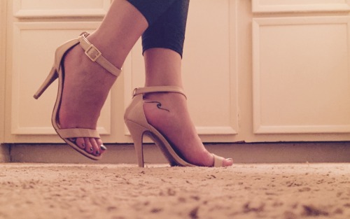 tiny-twinkle-toes:  New heels 👠👠👣
