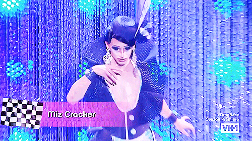 mediocrityatherfinest:The whole performance, the costume and the makeup it was all fabulous