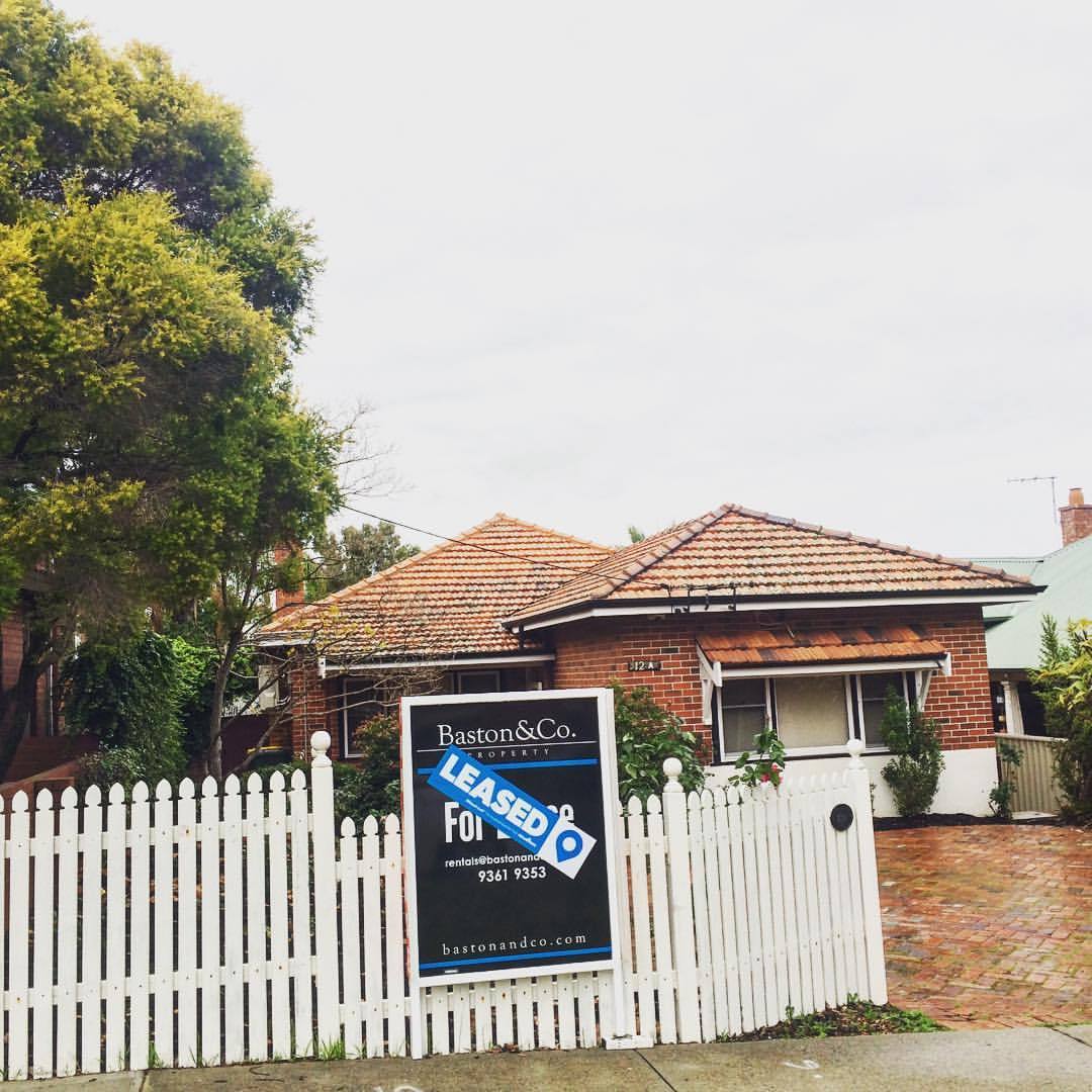 Because our Senior Property Manager, Jessica is the bomb, this gorgeous character home on Clydesdale Street in Burswood leased within a week! #leasinglikeaboss #bastonandco #vicparklife #rentals (at Baston & Co. Property)