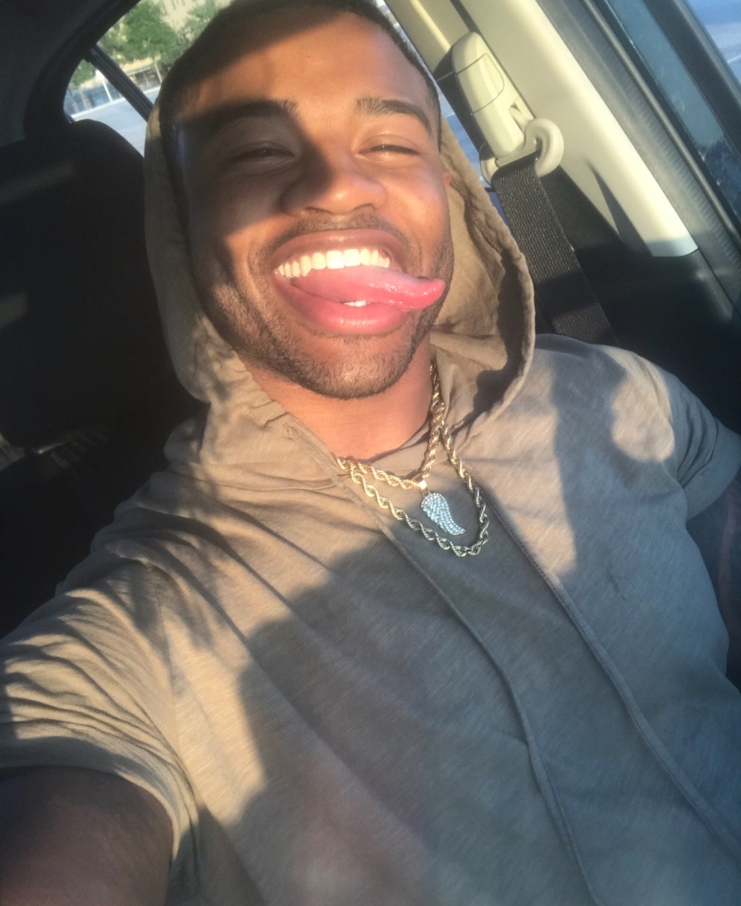 tastyblkman2: xxxcravexxx:  xXxCRAVExXx.tumblr.com/archive   Marcel..  