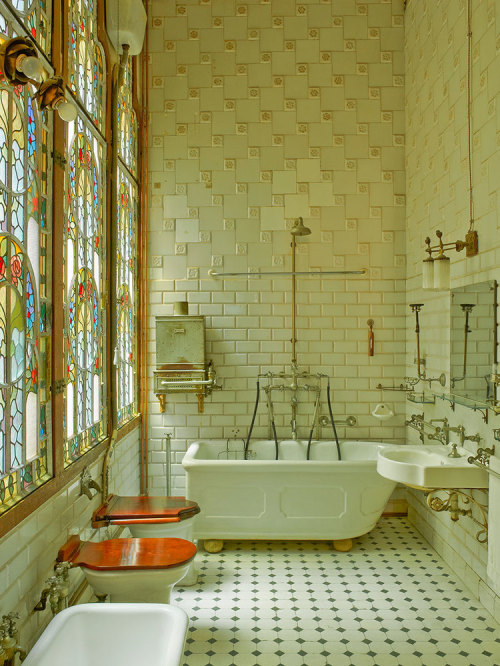 swdyww:  decordesignreview:   The vast stained glass window in this original bathroom overlooks the 