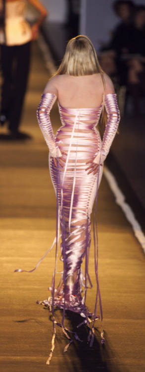 cheongsaam:Sophie Dahl - Jean Paul Gaultier haute couture