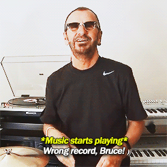 thebeatlesordie:  wrong record, bruce! (x) 