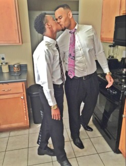 sexnthecloset:  Cute Gay Couple 👬🔥