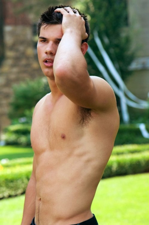 Taylor lautner abs