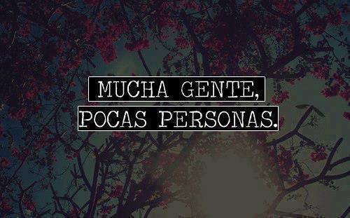 confesionarios:  mucha gente, pocas personas.