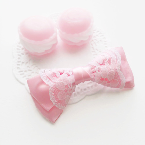bobateahee:  Cute spring time hair accessories from Sweetheart Bows~ use thecode "boba" to get a 10% discount! x x x x x x x x x 