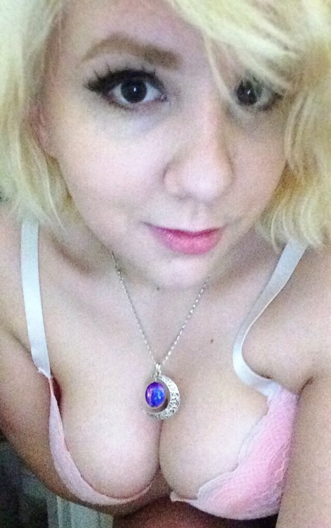 hellodxlly:  So yeah I’m blonde now and adult photos