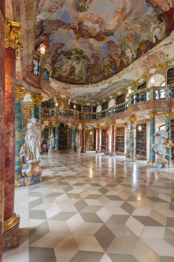 italian-luxury:  A museum holding precious