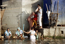 22-879 By Nick Dewolf Photo Archive On Flickr.varanasi, India, 1972 The Banks Of