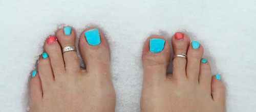 Hey people… it snowed the other day so I got cold tootsies… it is nice to see that oth