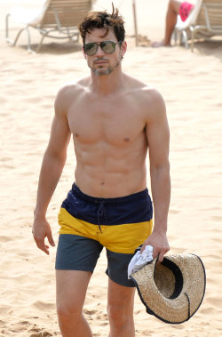 boyzoo:  Matt Bomer in Maui, Hawaii  