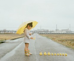 koikoikoi:  Japanese Photographer Takes Imaginative &amp; Adorable Photos of His Daughter Japanese photographer Toyokazu Nagano, taking just the most adorable photos of his youngest daughter, Kanna. Each picture is taken on the same road, with little