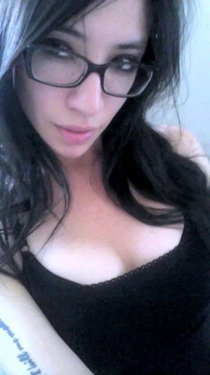 Porn photo tfemme:  That sexy nerd.  Bella