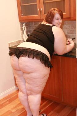 absolutecurves:    I like the redheads big ass