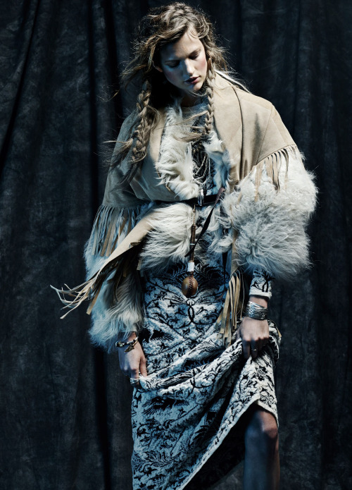 fromobscuretodemure:Bette Franke by Toby Knott for Vogue Spain November 2014.Fashion editor: Sara Fe