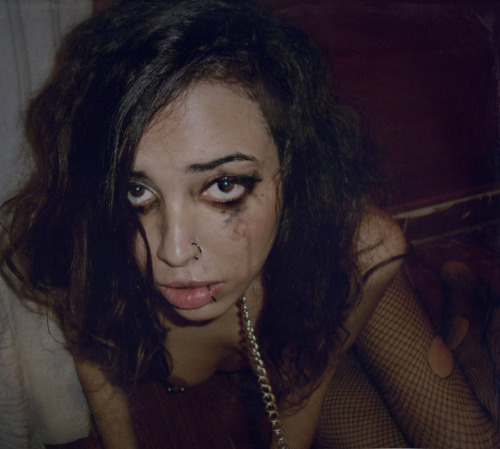shortlittlestoriesoftorment:  Broken girls are always the cutest, don’t you think?