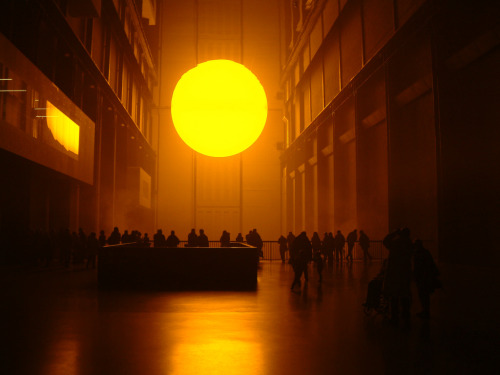 adapto:  Ben Freeman  Olafur Eliasson: The Weather Project in the Turbine Hall, Tate Modern (2003)