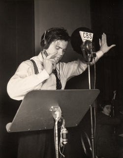 rogerwilkerson:  Today marks the 77th anniversary of Orson Welles’ and the Mercury  Theater’s broadcast of War of the Worlds… it’s THEE radio show that  inspired my love for broadcasting and like every year I will be  listening to the show in