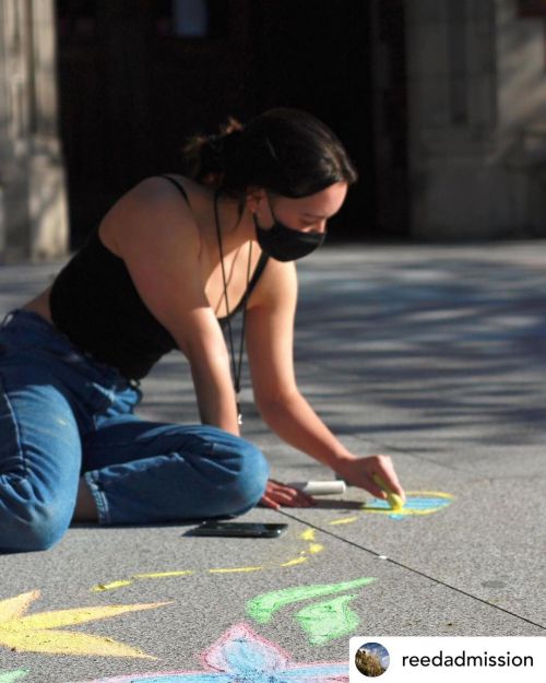 #TBT: The years may pass, but Reedies still love adorning the sidewalks with chalk drawings! Enjoy t