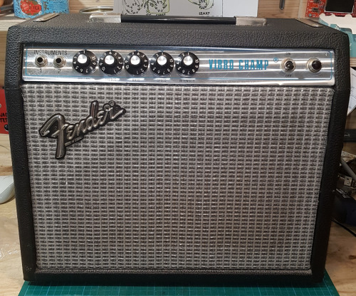 This week on the bench : two silverface Fender amp. One is a Vibrochamp and the other one is a Champ