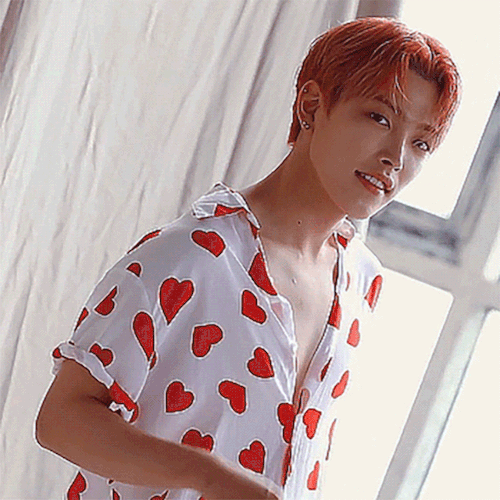hongjoonim: [inspired by this post]there are countless hearts [on his shirt]…it’s prob
