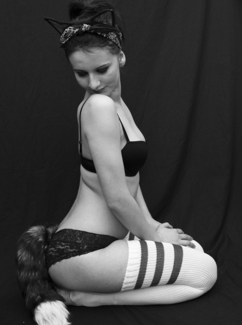 bondage-photography:  thattroikidd/mollishka equipment kitten-cheeks-fluffy-feets modelling 