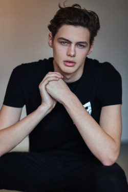 strangeforeignbeauty:Darwin Gray by Thanh