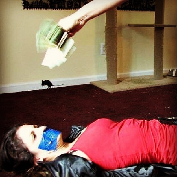 xylentum:  Robbed &amp; Helpless! SELFGAGS rating: 10