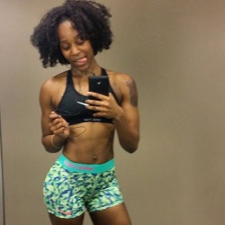 fit-black-girls:  That moment you get to the gym with 45 minutes left to closing,  so you alternate your workouts as supersets to complete all them all and you still have enough time for your gym post selfie! 