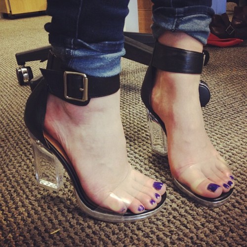 kidd5639: Hot Heels :)
