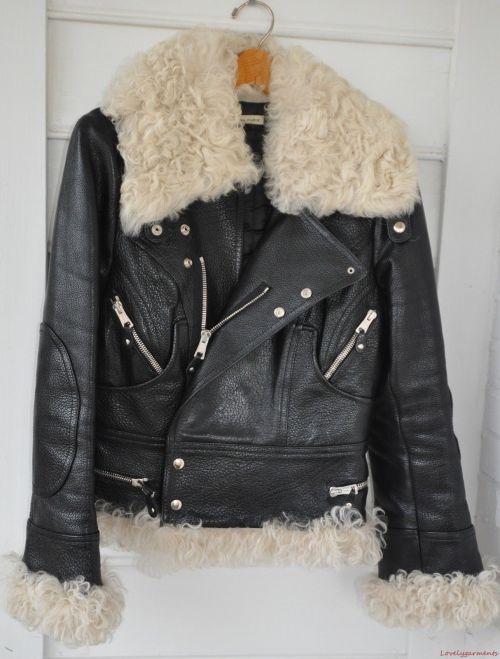lacollectionneuse:aviator jacket with curly shearling (fr 40) • nicolas ghesquière for b
