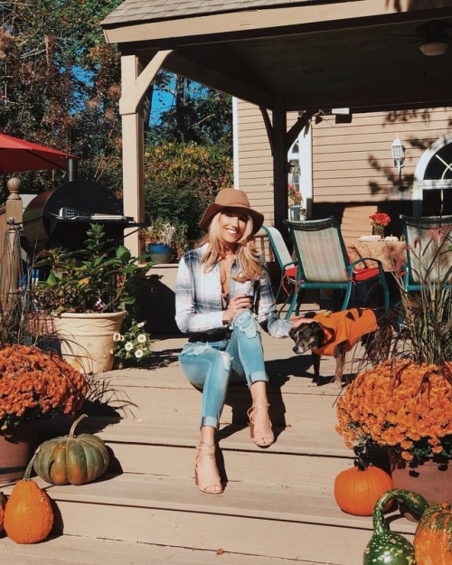 Fall Tings . . #Fall #October #WelcomeFall #KaciesBirthday #Charlie #Pumpkin #RippedJeans #FallInLov